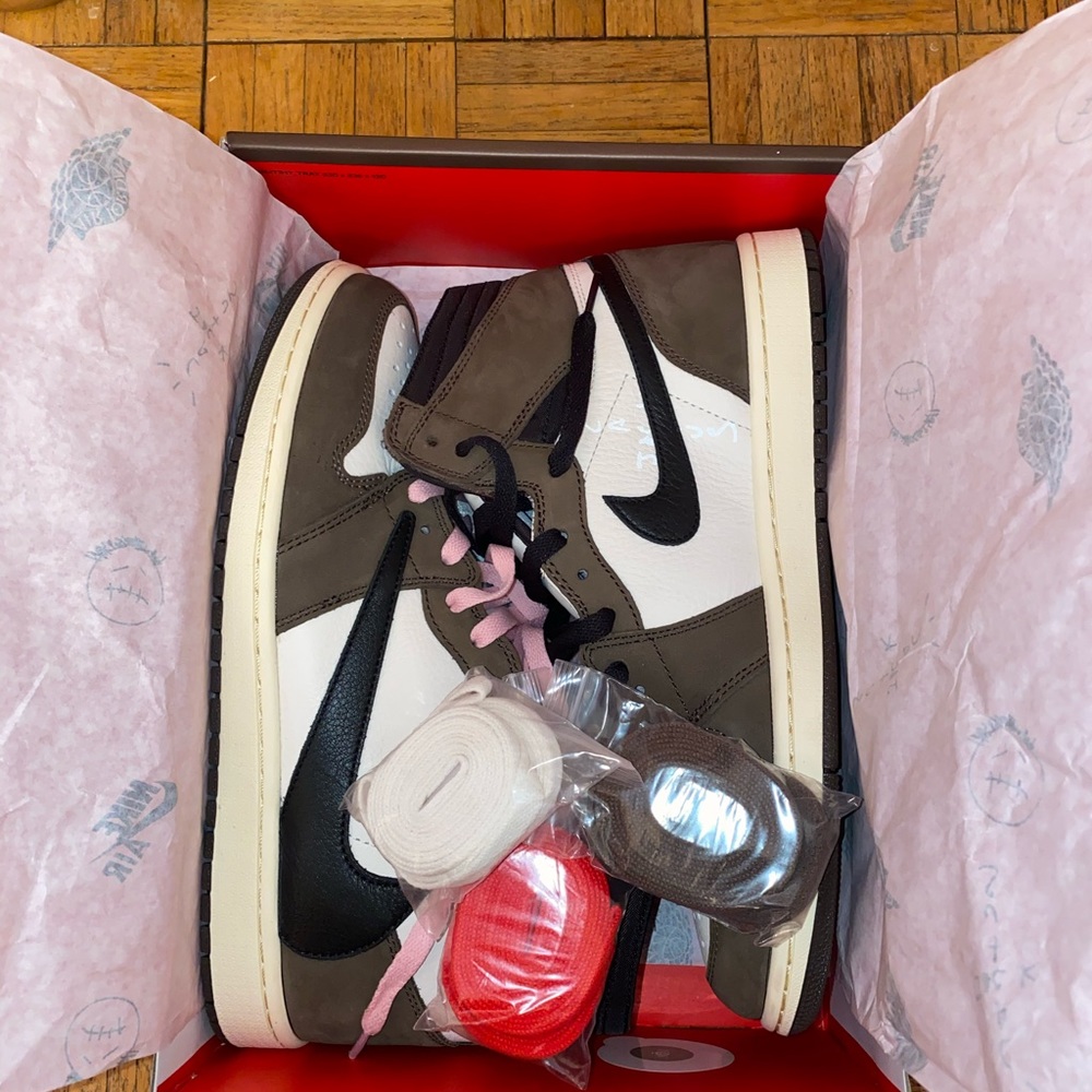 Travis Scott retro Jordan 1s high 10.5
